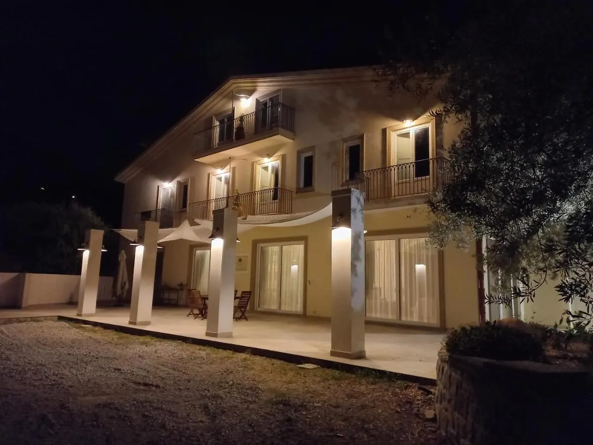 Bed and Breakfast L'Albero Della Manna Patti Frühstückspension